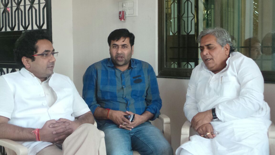  Shri Rajiv Vora with Shri Arun Vora and Dheeraj Bakliwal during Durg Vidhan Sabha Election 2013 
