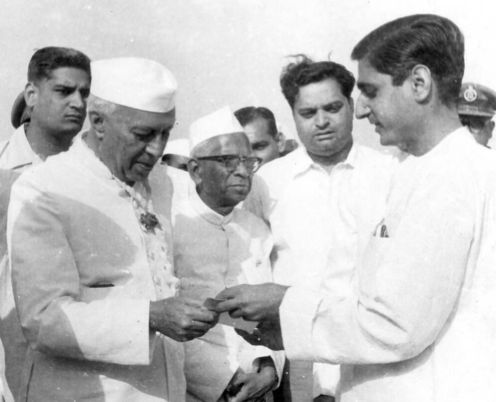  Govindlal Vora handed over a cheque to former Prime Minister Jawaharlal Nehru. 
