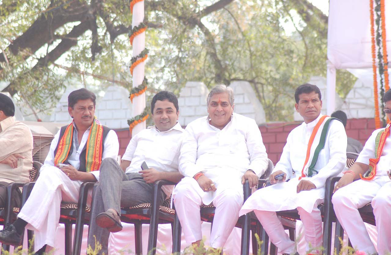  Rajiv Vora with Arun Vora during durg assembly election. 