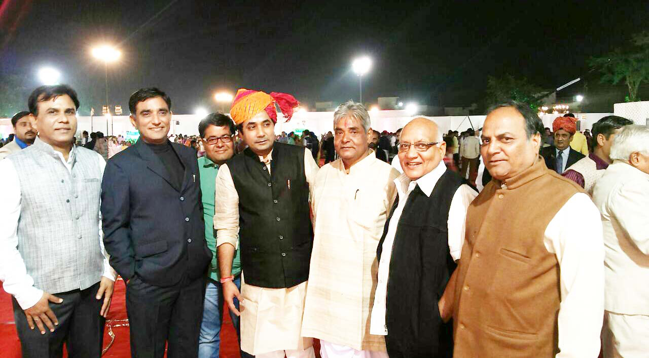  Rajiv Vora with other dignitaries in Vora’s Family Function. 